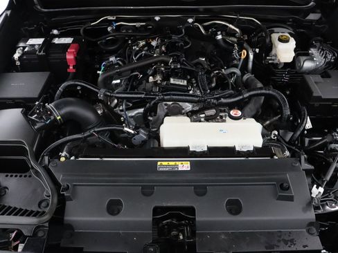 Certified 2025 Toyota Tacoma TRD Off-Road AWD/4WD image 38