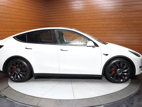 Used 2022 Tesla Model Y Performance image 23
