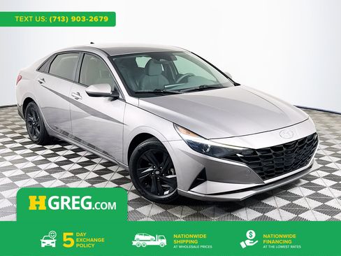 Used 2023 Hyundai Elantra SEL w/ Preferred Accessory Package FWD image 1