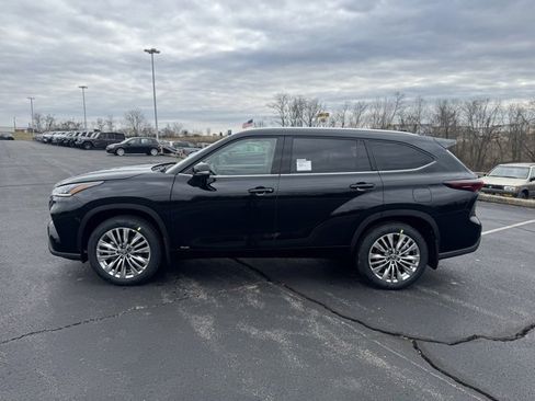 New 2026 Toyota Highlander Platinum image 6