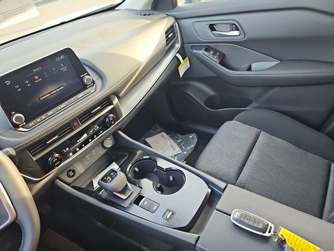 New 2026 Nissan Rogue SV FWD image 29