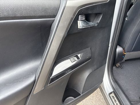 Used 2016 Toyota RAV4 SE image 5