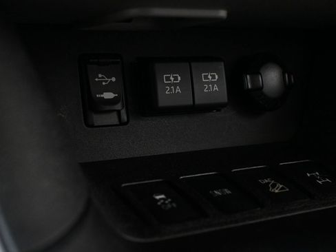 Used 2019 Toyota Highlander Limited image 17