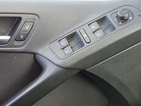 Used 2017 Volkswagen Tiguan Limited w/ Premium Package image 21