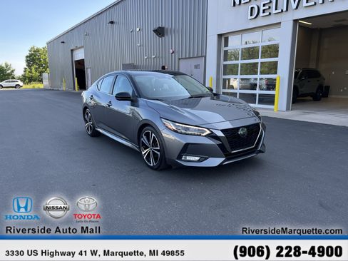 Used 2022 Nissan Sentra SR w/ SR Premium Package FWD image 1