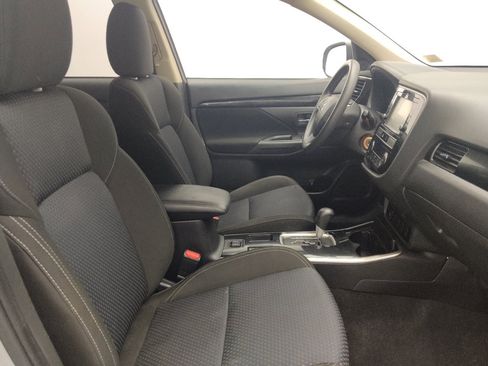 Used 2019 Mitsubishi Outlander ES FWD image 21