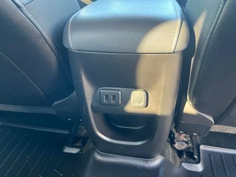 Used 2017 Chevrolet Colorado Z71 AWD/4WD image 13