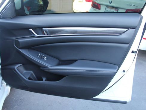 Used 2018 Honda Accord Sport image 20