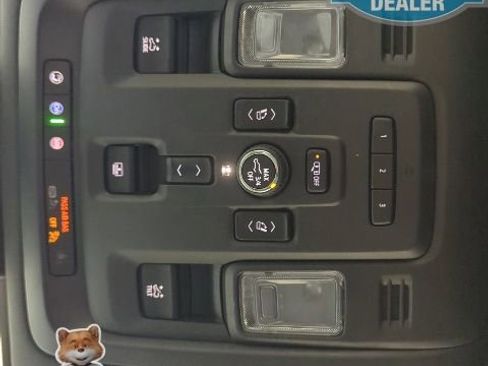 Used 2023 Chevrolet Suburban High Country image 13