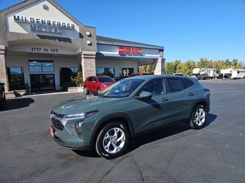 New 2026 Chevrolet Trax LS w/ LS Convenience Package image 2