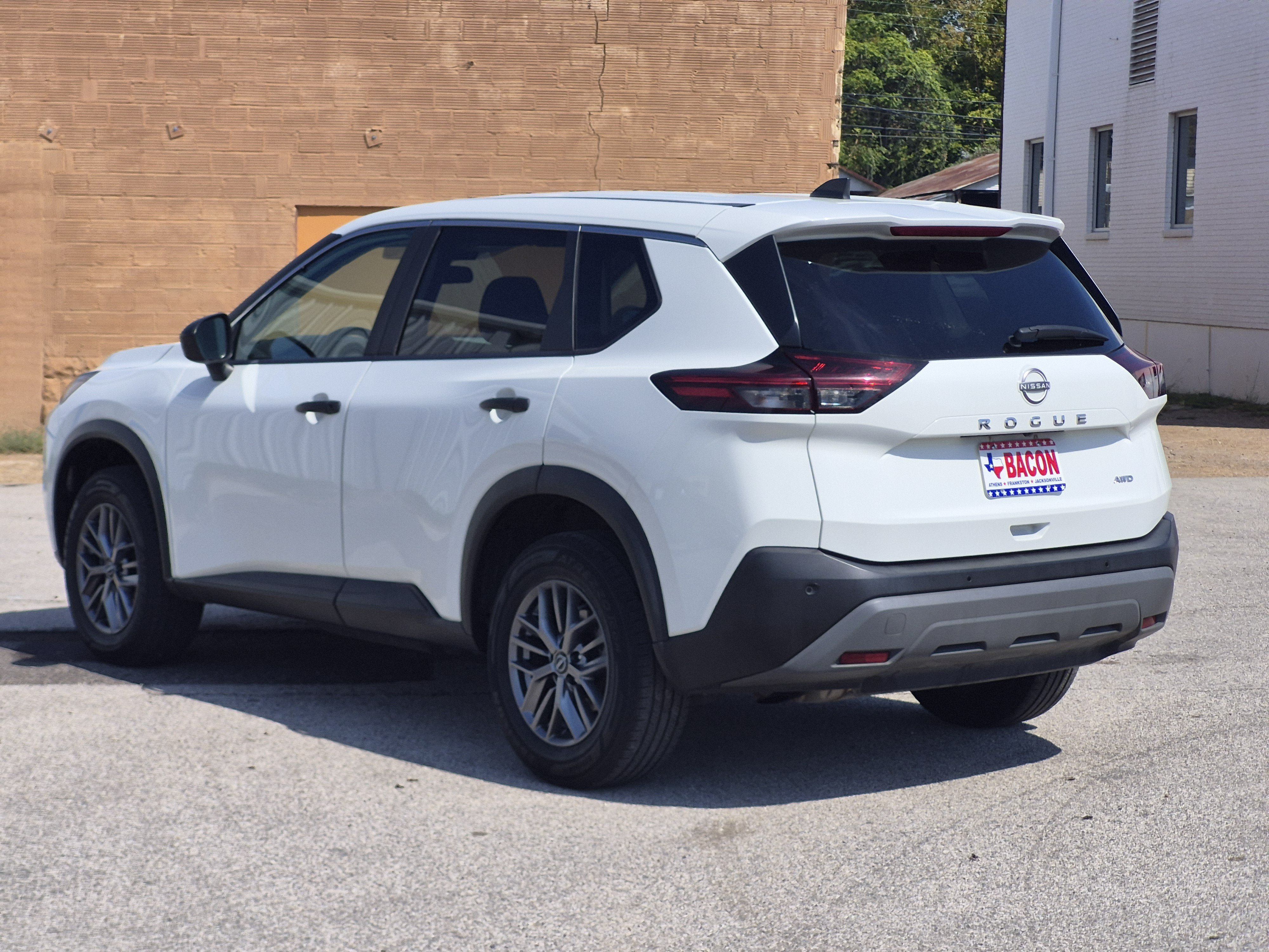 Used 2023 Nissan Rogue S AWD/4WD image 4