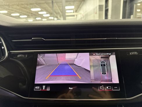 Used 2022 Audi Q8 Premium image 13