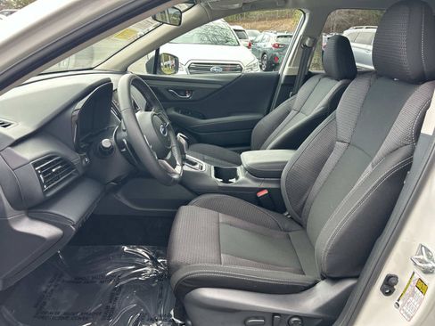 Used 2025 Subaru Outback Premium AWD/4WD image 11