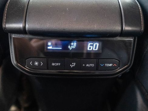 Used 2024 Toyota Highlander LE AWD/4WD image 31