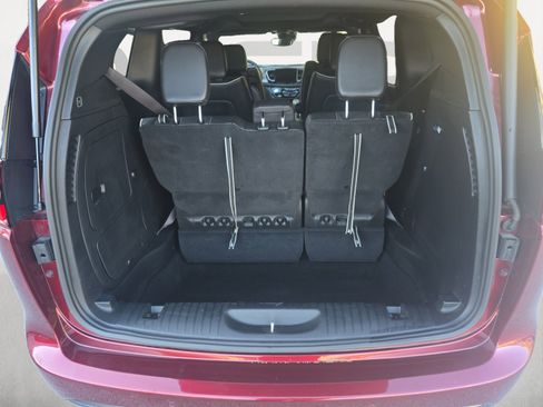 Certified 2022 Chrysler Pacifica Limited w/ Uconnect Theater Family Group image 12