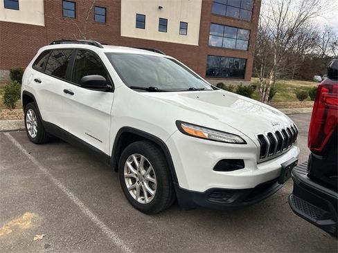 Used 2017 Jeep Cherokee Sport image 2