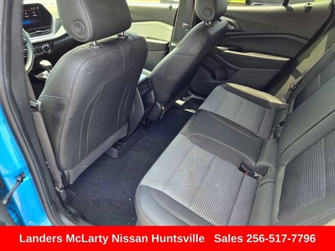Used 2025 Chevrolet Trax LT FWD image 14
