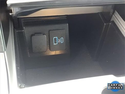 Used 2023 Ford Explorer Limited image 13