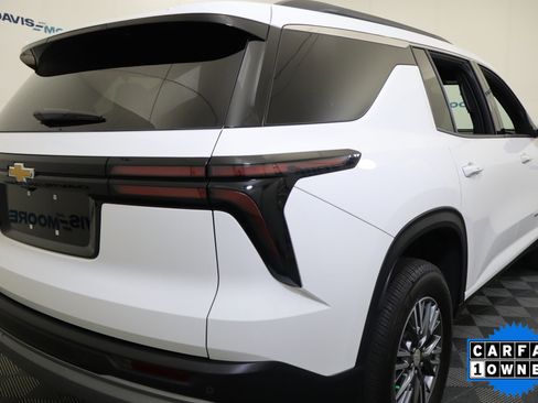 Used 2025 Chevrolet Traverse LT image 5