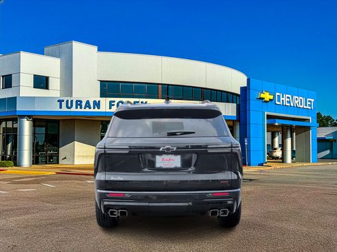 Used 2024 Chevrolet Traverse RS w/ LPO, Floor Liner Package AWD/4WD image 4
