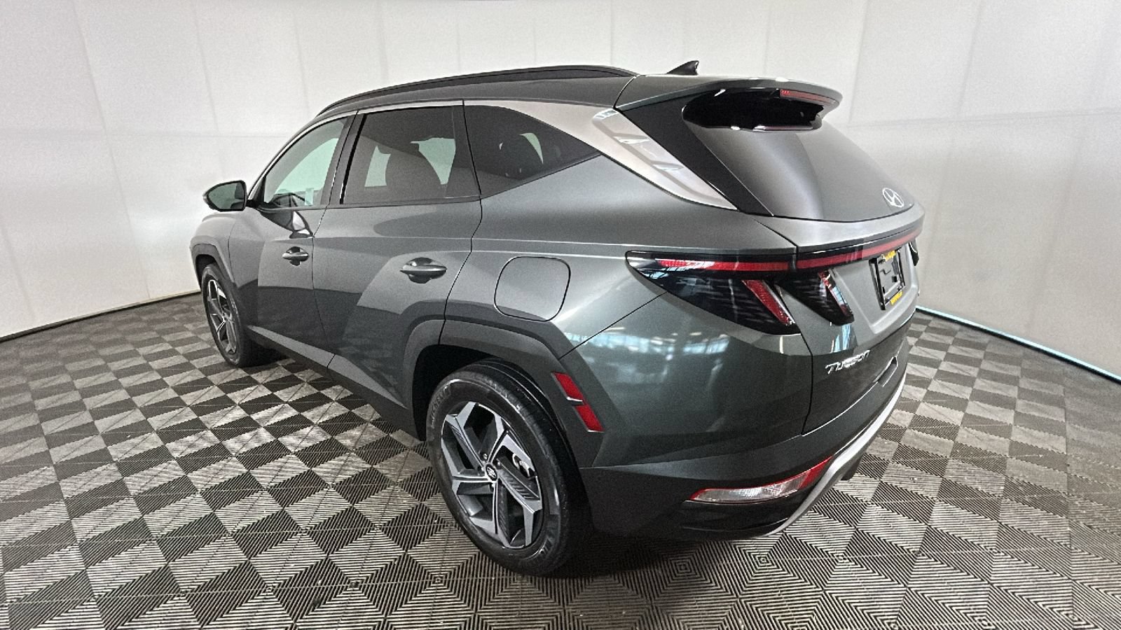 Used 2024 Hyundai Tucson Limited AWD/4WD image 5