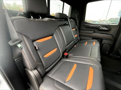 Certified 2022 GMC Sierra 1500 AT4 w/ AT4 Premium Package image 23