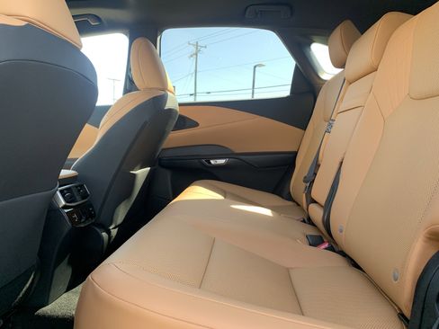 Used 2025 Lexus RX 350 Premium w/ Accessory Package (Z1) image 32