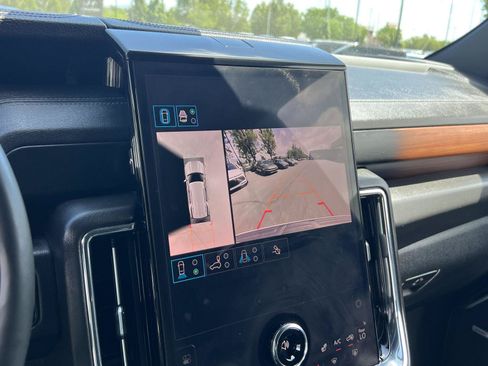 Used 2025 GMC Yukon Denali AWD/4WD image 37