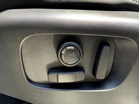 New 2026 Land Rover Range Rover Velar Dynamic SE image 21