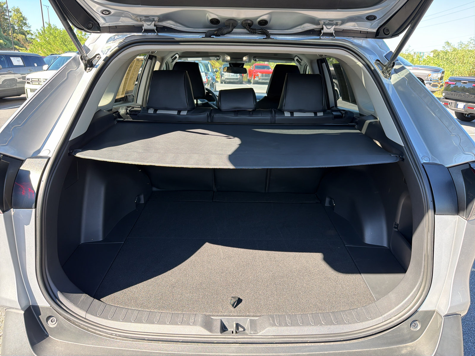 Used 2025 Toyota RAV4 XLE FWD image 15