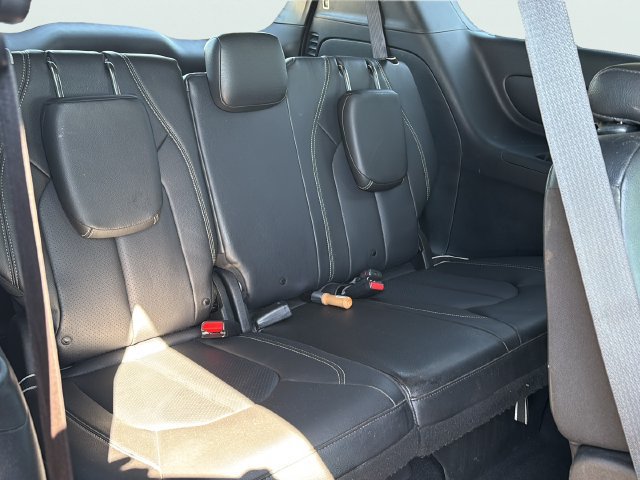 Used 2019 Chrysler Pacifica Touring-L w/ S Appearance Package FWD image 13