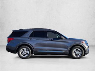 Used 2022 Ford Explorer XLT video 4
