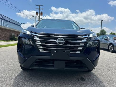 Used 2025 Nissan Rogue SV FWD image 9