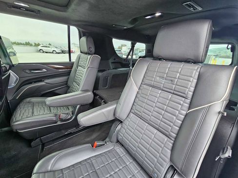 Used 2024 Cadillac Escalade ESV Premium Luxury Platinum AWD/4WD image 20