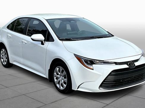 Certified 2025 Toyota Corolla LE image 3