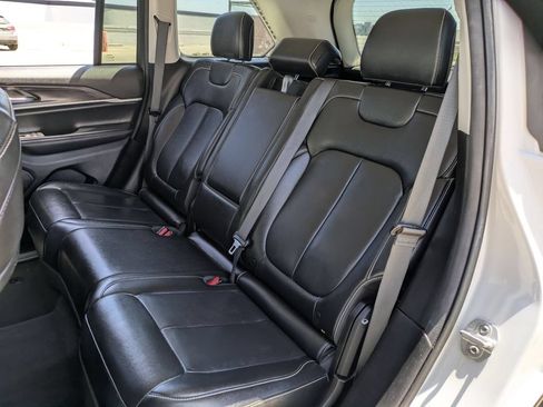 Used 2023 Jeep Grand Cherokee Limited AWD/4WD image 24
