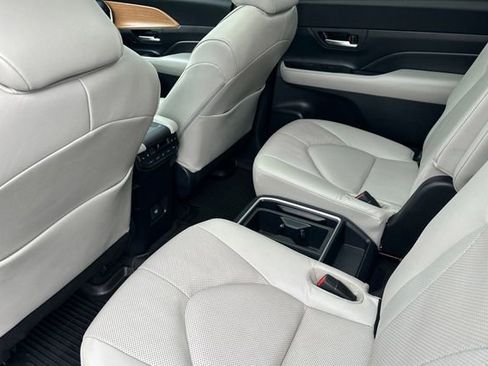 Certified 2024 Toyota Grand Highlander AWD image 16