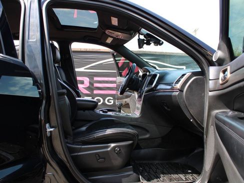 Used 2014 Jeep Grand Cherokee SRT8 w/ Luxury Group II AWD/4WD image 9