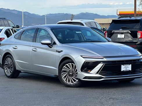 New 2026 Hyundai Sonata SEL FWD image 2