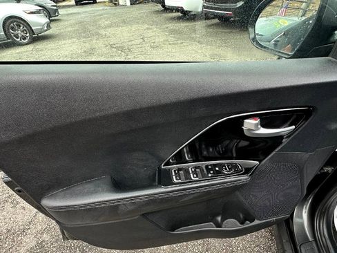 Used 2022 Kia Niro EX w/ Cold Weather Package FWD image 26