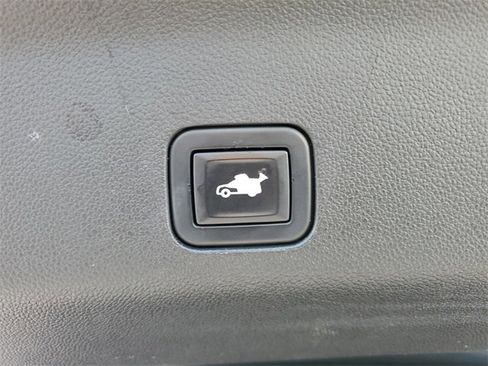 Used 2021 GMC Yukon SLT w/ SLT Luxury Package image 9