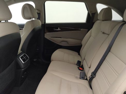 Used 2016 Kia Sorento AWD w/ LX Convenience Package image 18