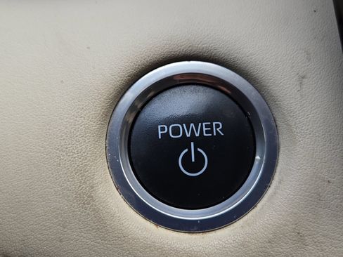 Used 2024 Toyota Highlander XLE AWD/4WD image 23