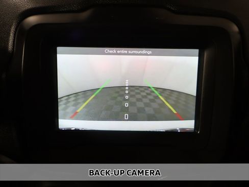 Used 2018 Jeep Renegade Altitude FWD image 4
