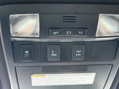 Used 2018 Toyota Tacoma TRD Off-Road image 28