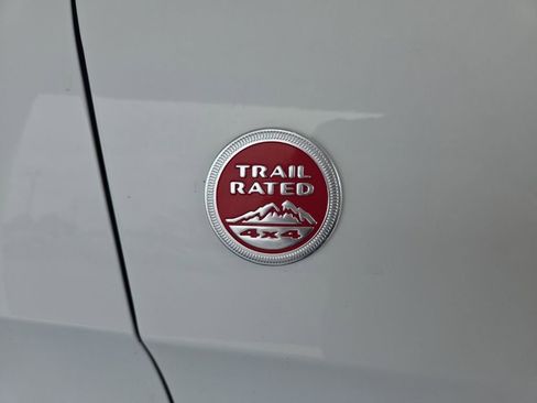 Used 2020 Jeep Grand Cherokee Trailhawk image 9