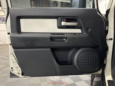 Used 2013 Toyota FJ Cruiser 4WD w/ Upgrade Pkg image 33