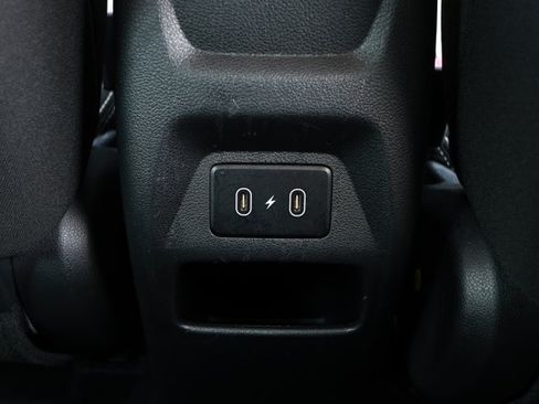 Used 2025 Hyundai Venue SEL FWD image 32