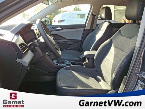 Certified 2022 Volkswagen Taos SE image 14