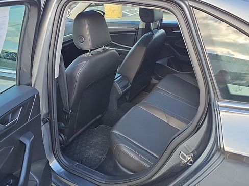 Used 2019 Volkswagen Jetta SE w/ Cold Weather Package image 12